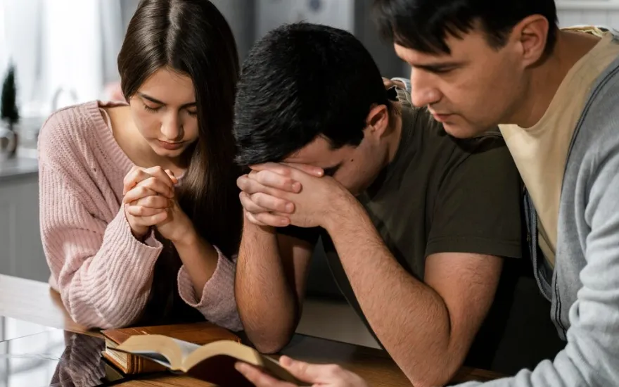 Jovens na igreja